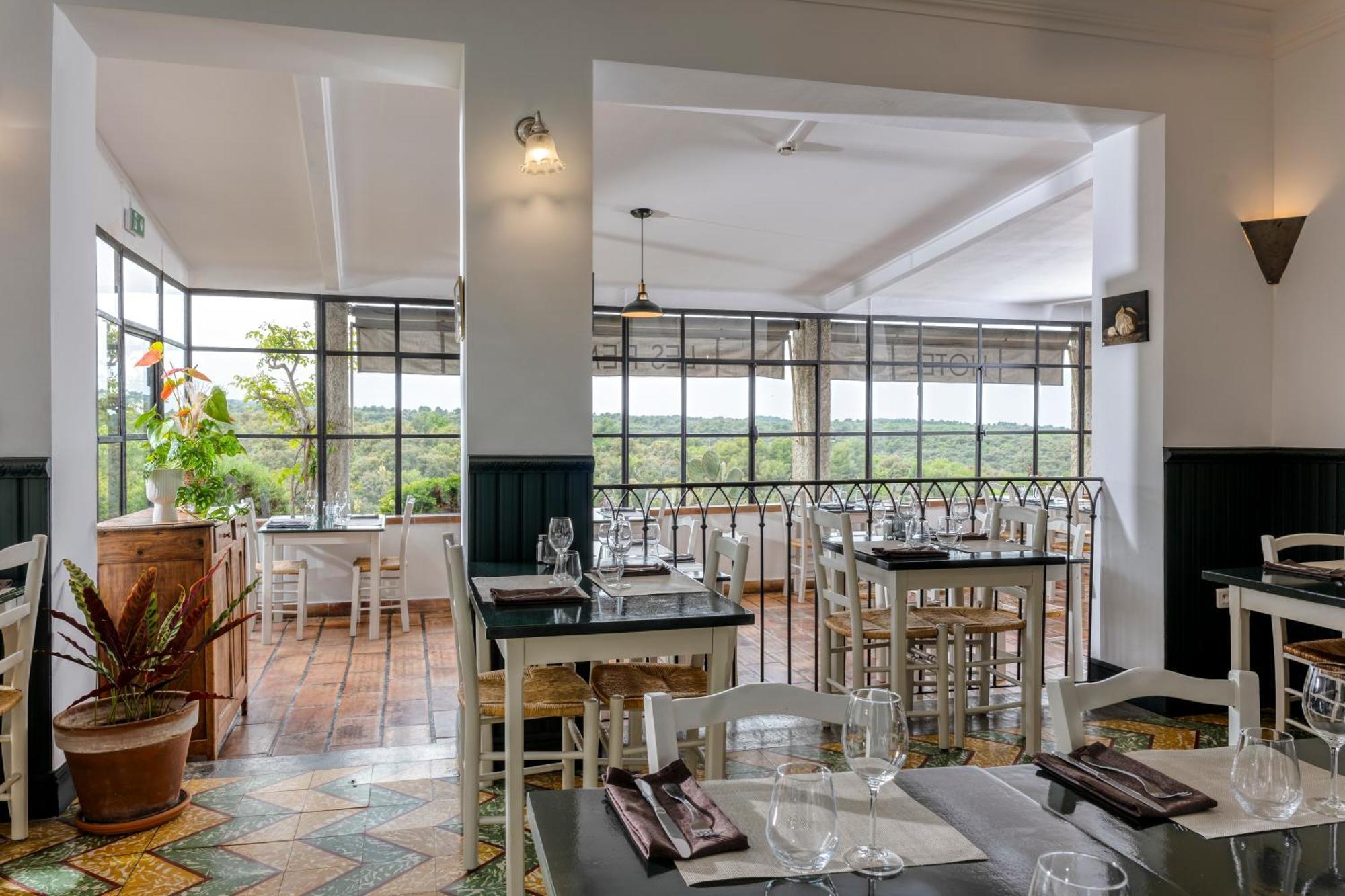 Hotel Restaurant Les Remparts Венаск Екстериор снимка
